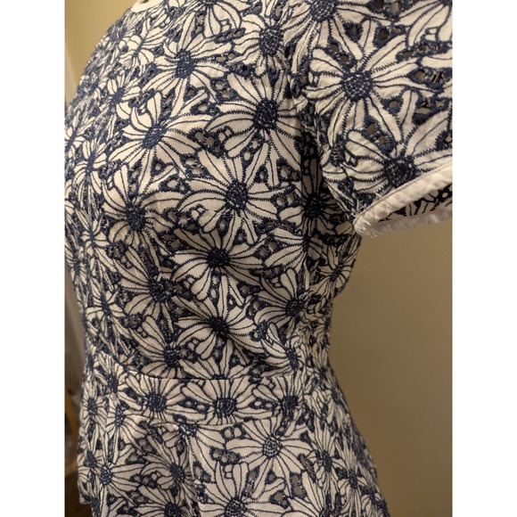 MICHAEL KORS White Navy Embroidered Eyelet Peplum Shirt Top - Womens Size 6 - Picture 4 of 16